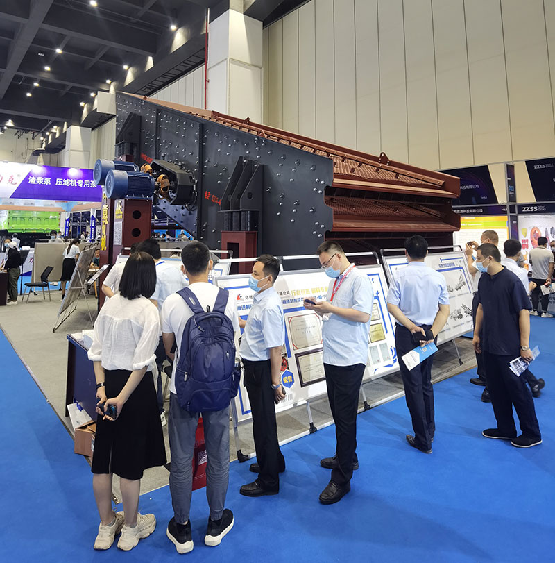 凯发k8国际首页展位前人潮涌动