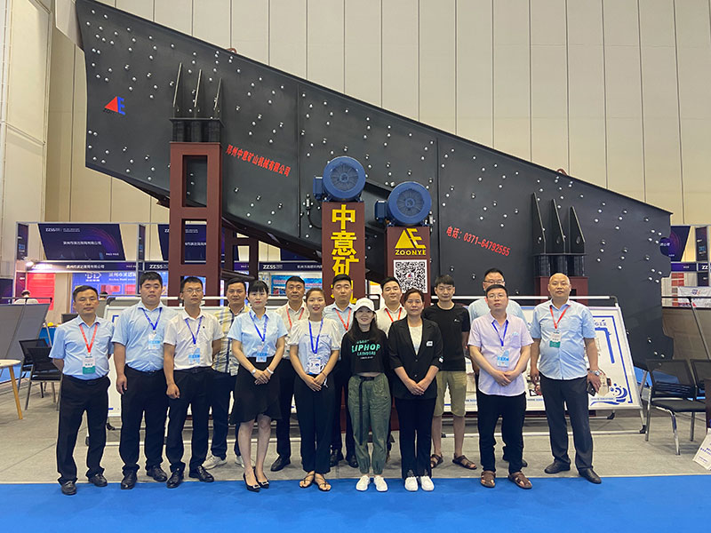 凯发k8国际首页工作人员大合影