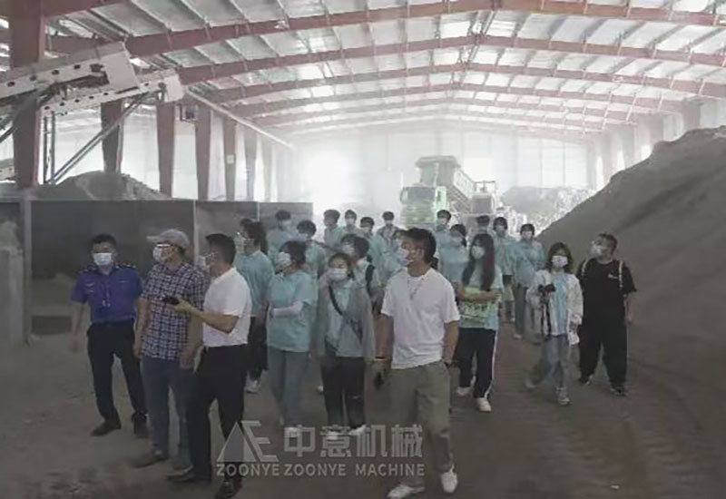 大学生现场参观学习 大学生现场参观学习