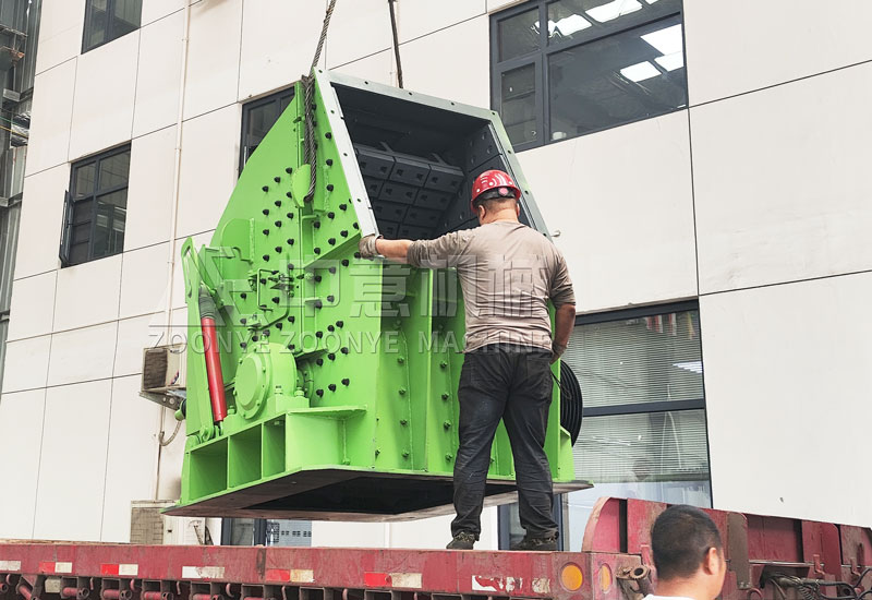 反击式破碎机.jpg 反击式破碎机